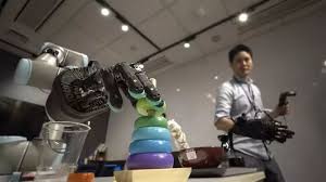 机器人灵巧手操作彩色积木
